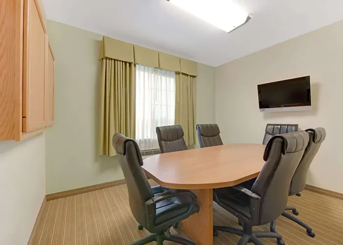 Super 8 By Wyndham Austin/Airport North